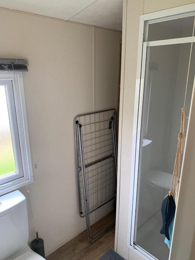 Angie'S Caravan At Seawick Hotel Saint Osyth Exterior photo
